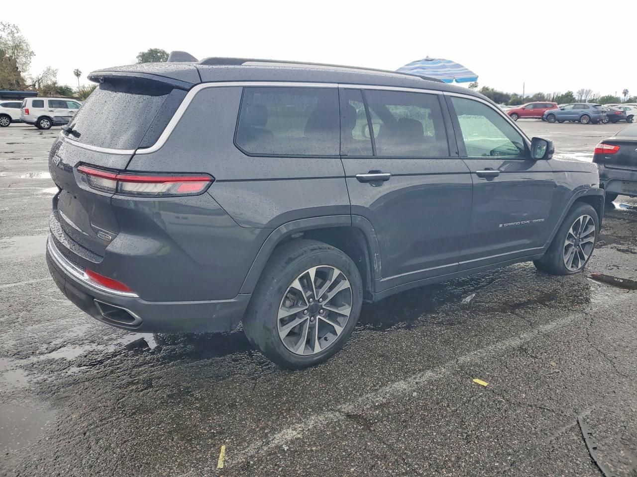 2022 JEEP GRAND CHEROKEE L OVERLAND photo 3