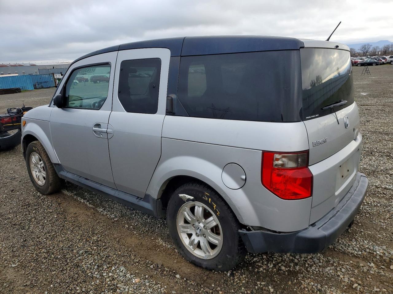 2006 HONDA ELEMENT EX photo 2
