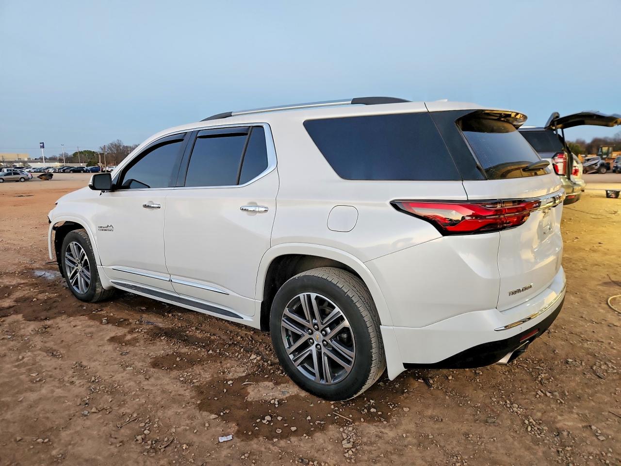 2023 CHEVROLET TRAVERSE HIGH COUNTRY photo 3