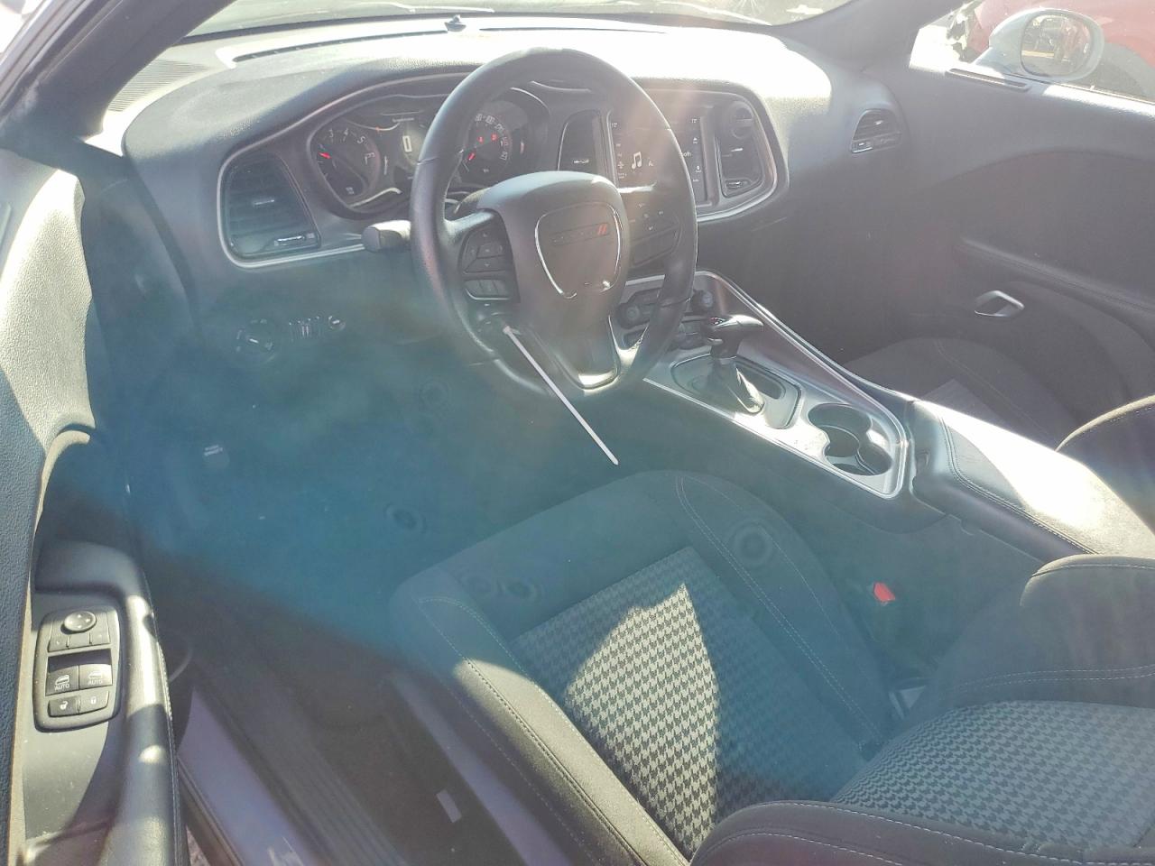 2022 DODGE CHALLENGER SXT photo 22