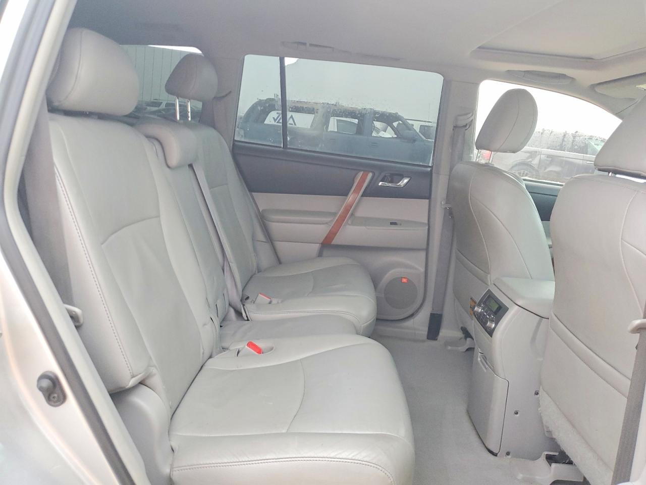 2010 TOYOTA HIGHLANDER LIMITED photo 21