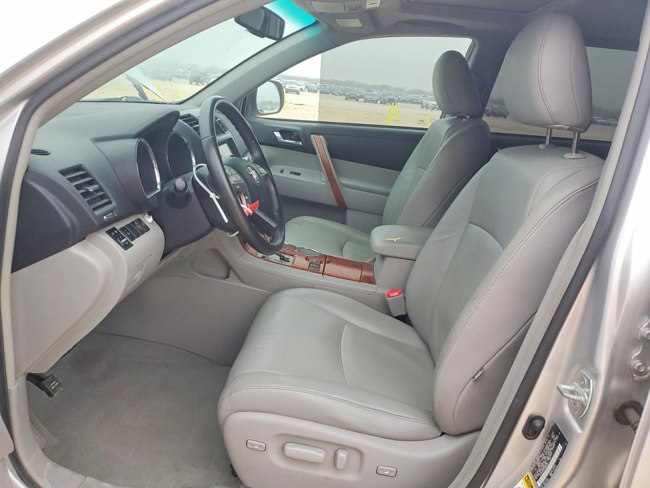 2010 TOYOTA HIGHLANDER LIMITED photo 13