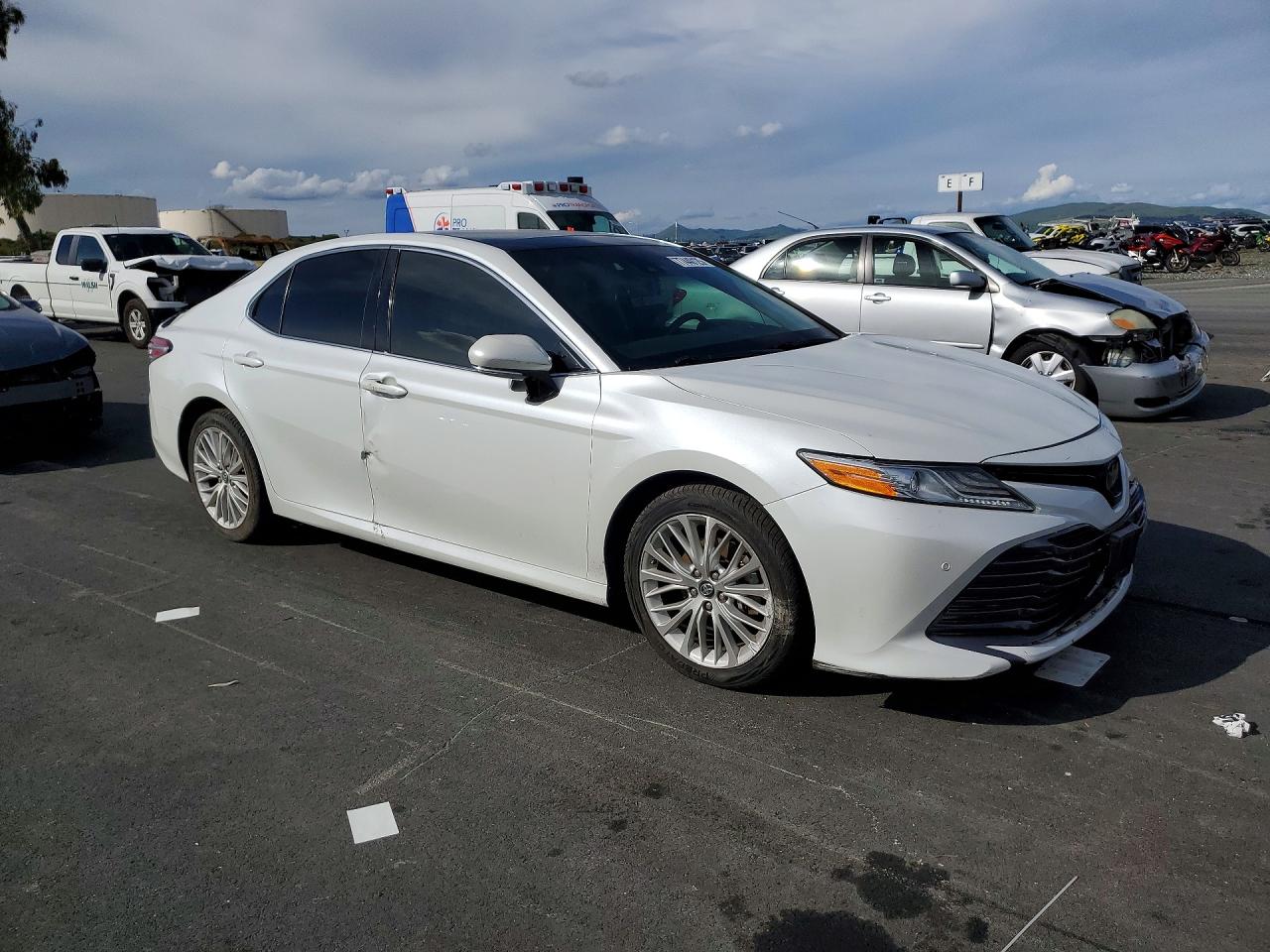 2018 TOYOTA CAMRY L photo 7