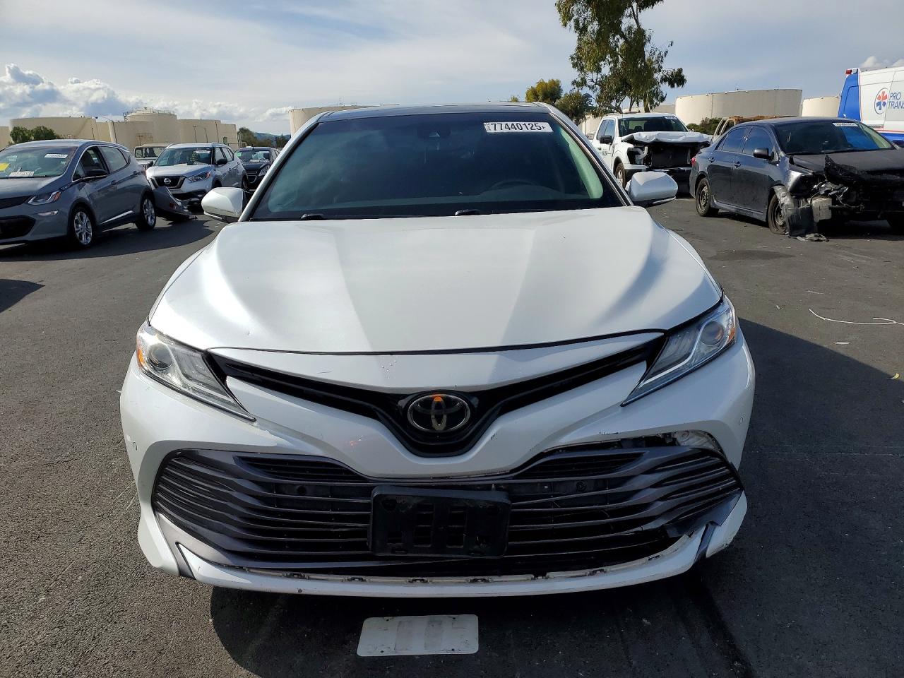 2018 TOYOTA CAMRY L photo 9