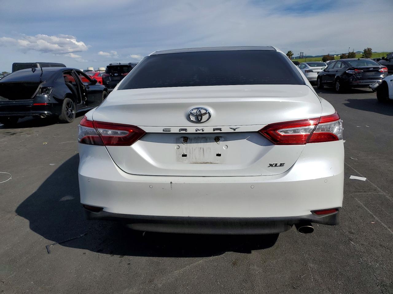 2018 TOYOTA CAMRY L photo 11