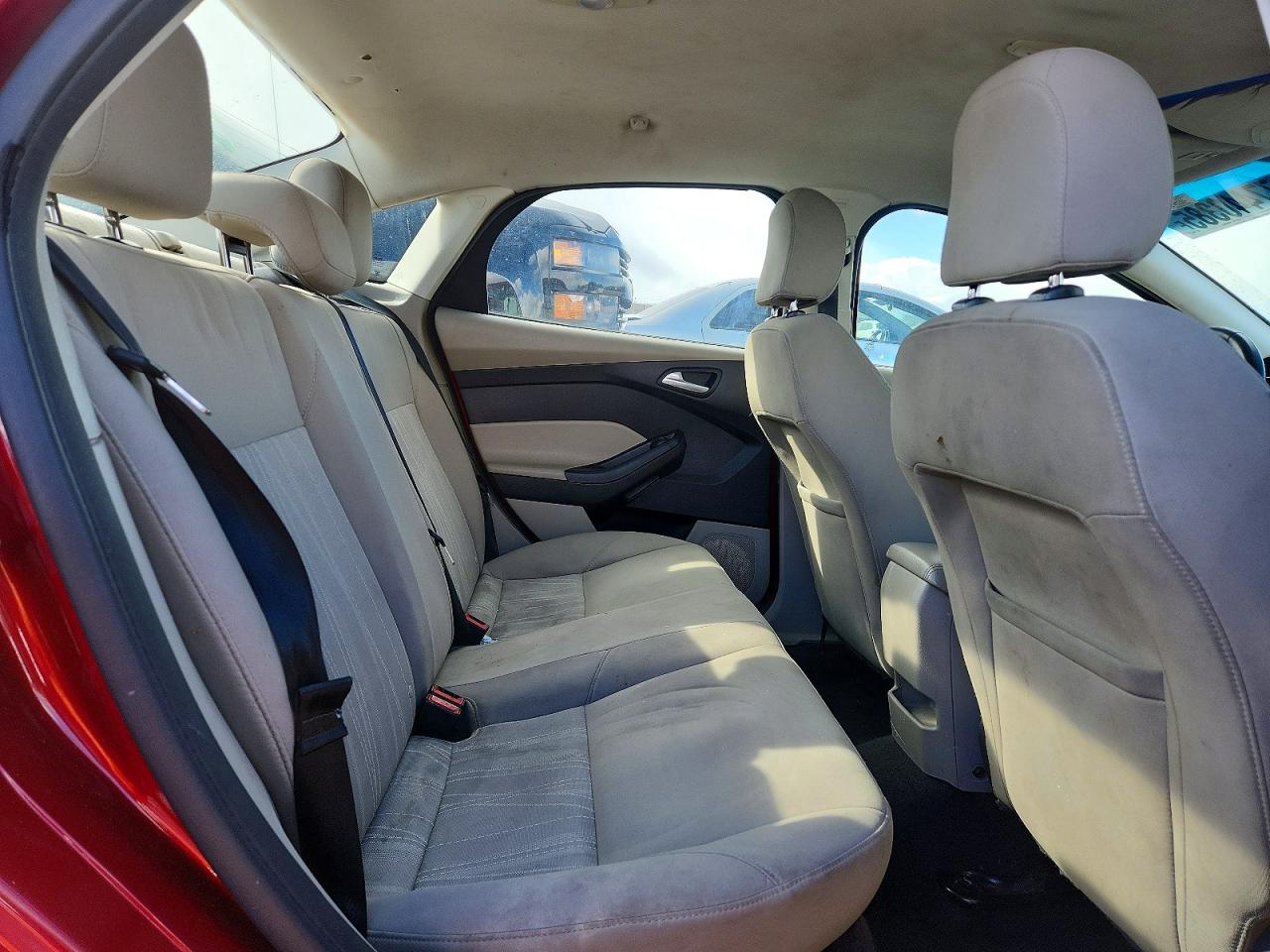 2015 FORD FOCUS SE photo 28