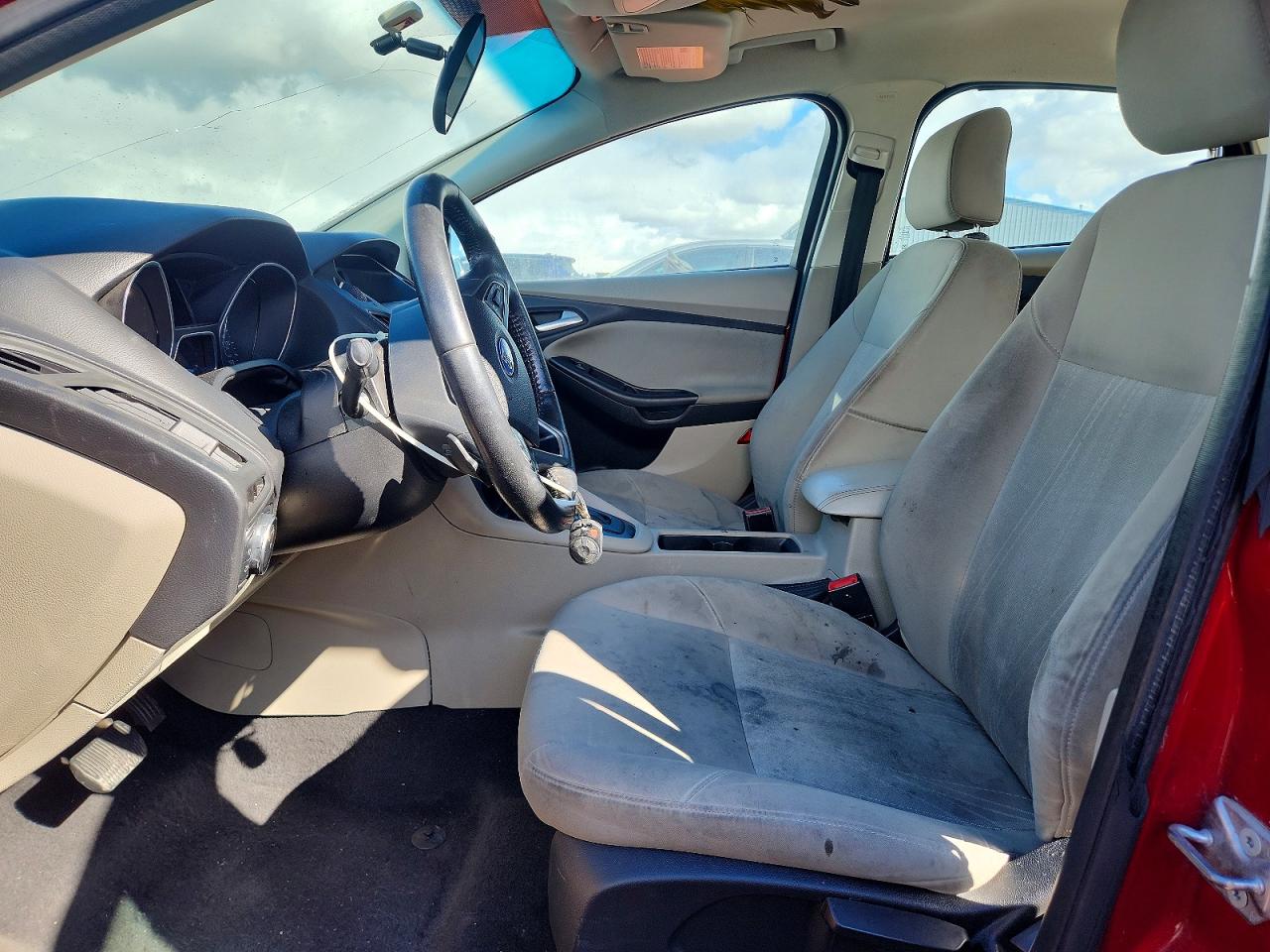 2015 FORD FOCUS SE photo 19