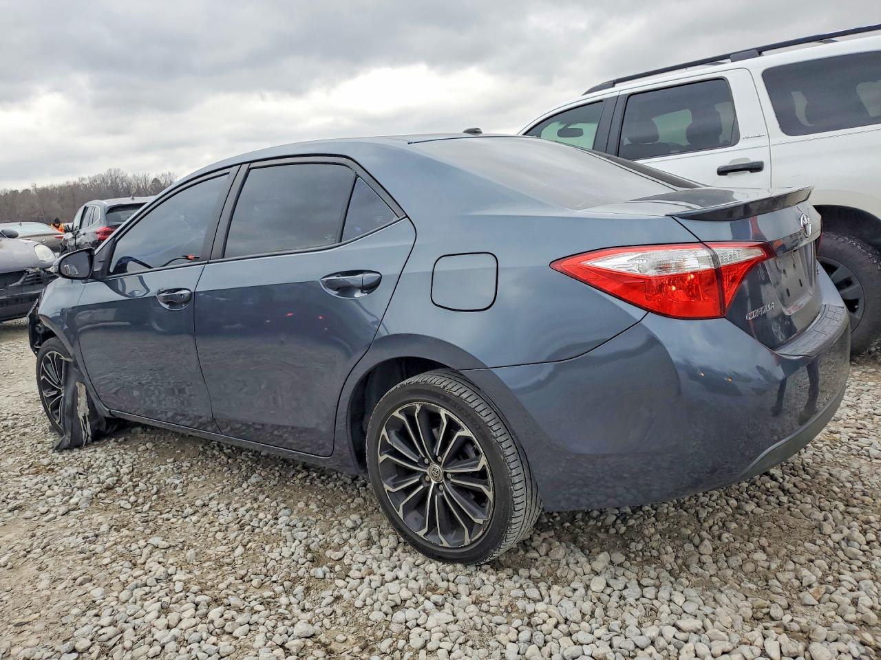2014 TOYOTA COROLLA photo 3