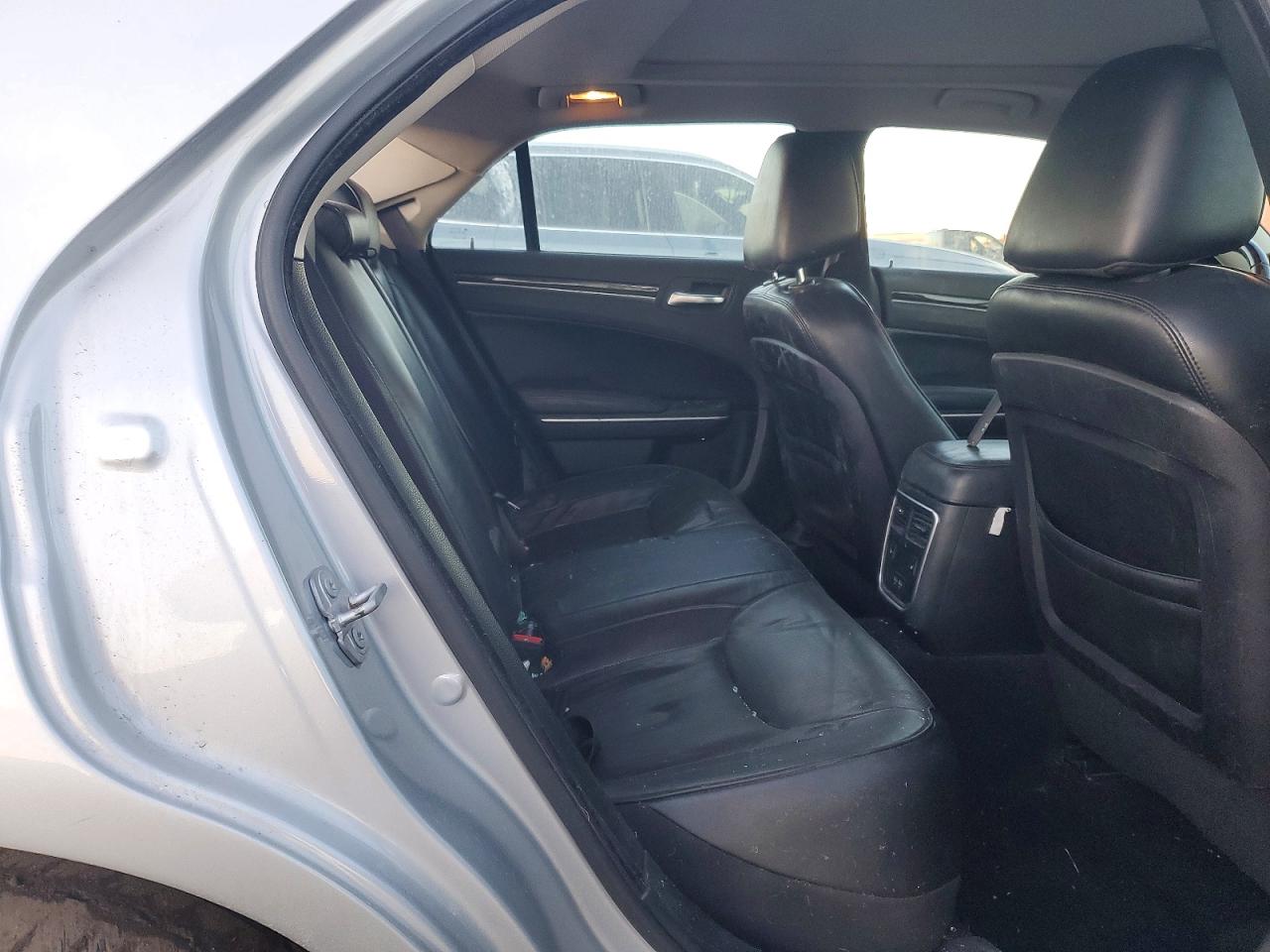 2019 CHRYSLER 300 LIMITED photo 10