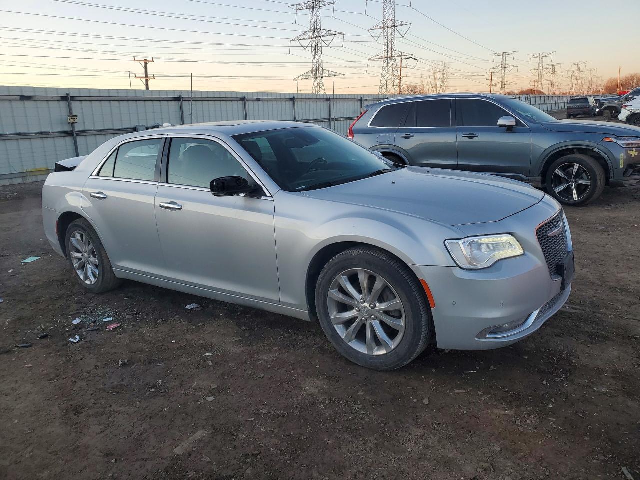 2019 CHRYSLER 300 LIMITED photo 4