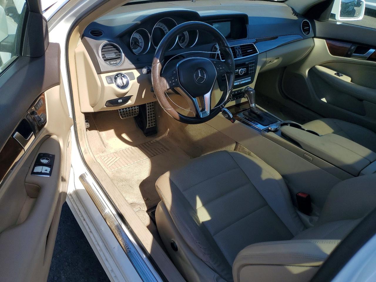 2015 MERCEDES-BENZ C 250 photo 15