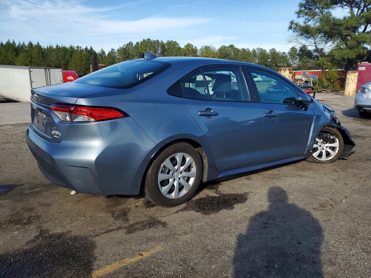 2023 TOYOTA COROLLA LE photo 3
