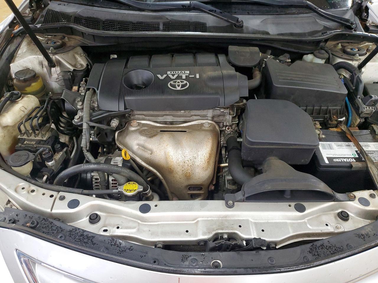 2010 TOYOTA CAMRY LE photo 11