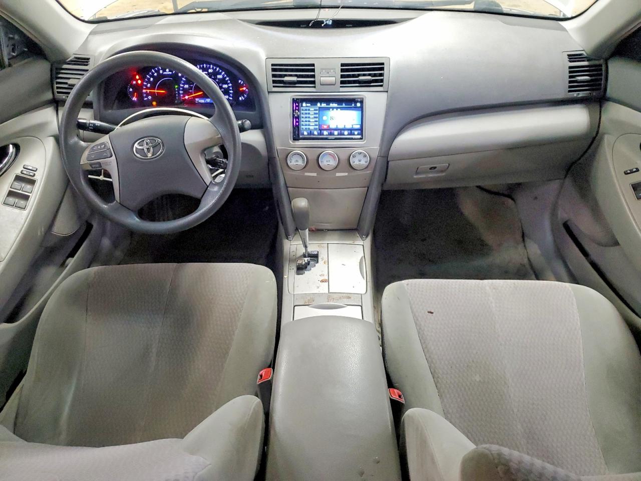 2010 TOYOTA CAMRY LE photo 8