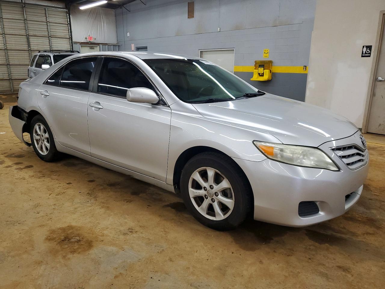2010 TOYOTA CAMRY LE photo 4