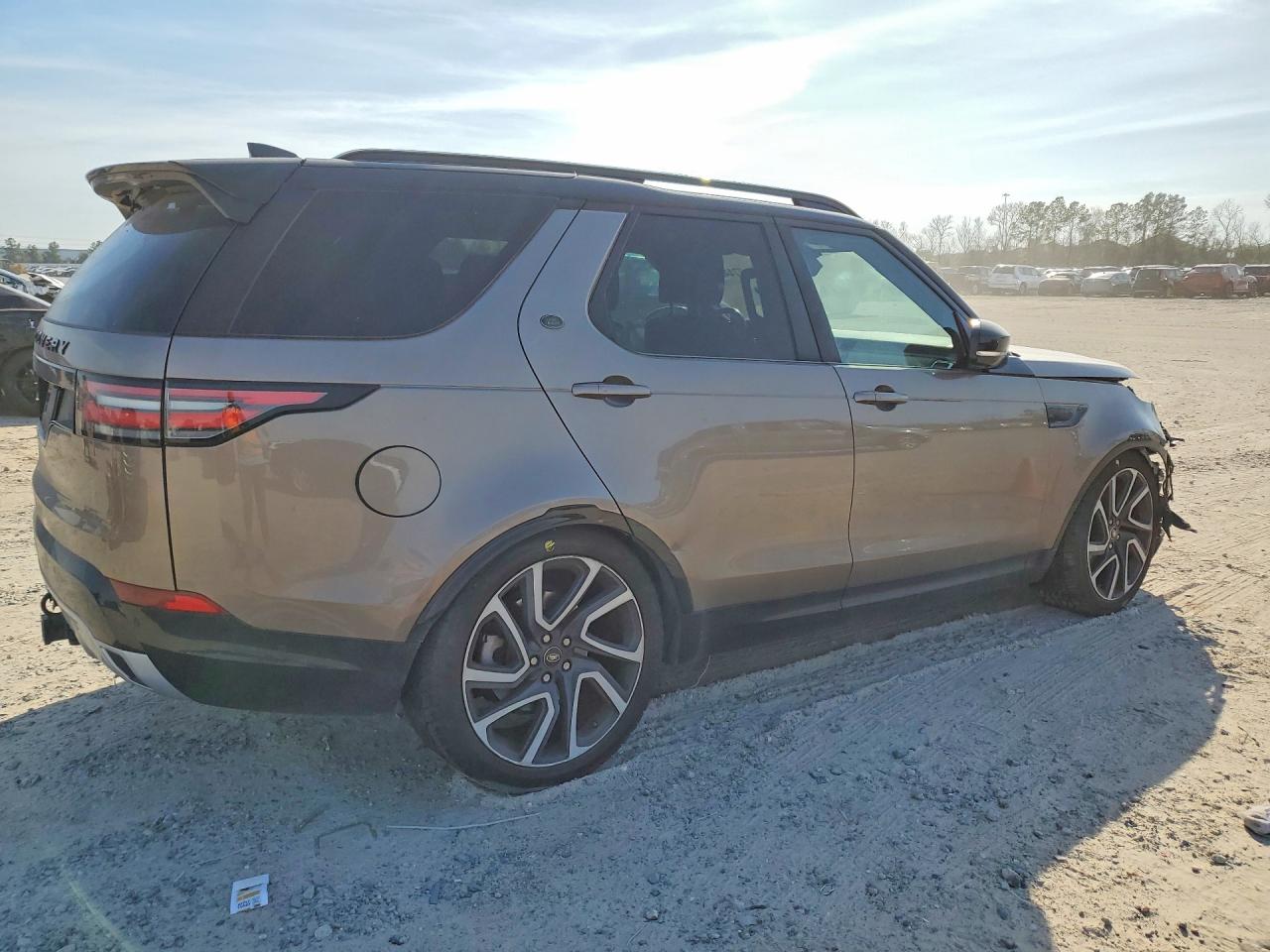 2017 LAND ROVER DISCOVERY HSE LUXURY photo 3