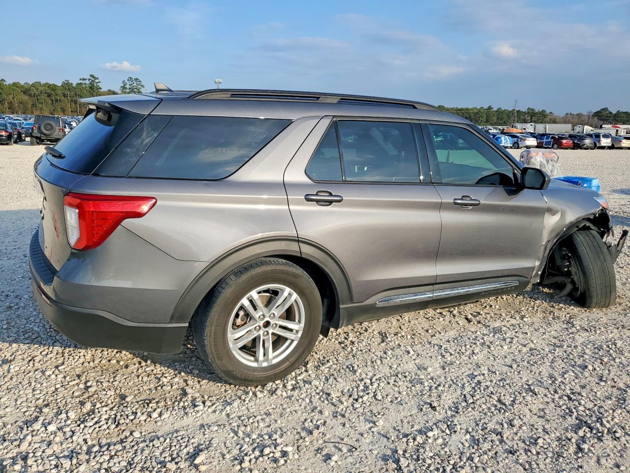 2021 FORD EXPLORER XLT photo 5