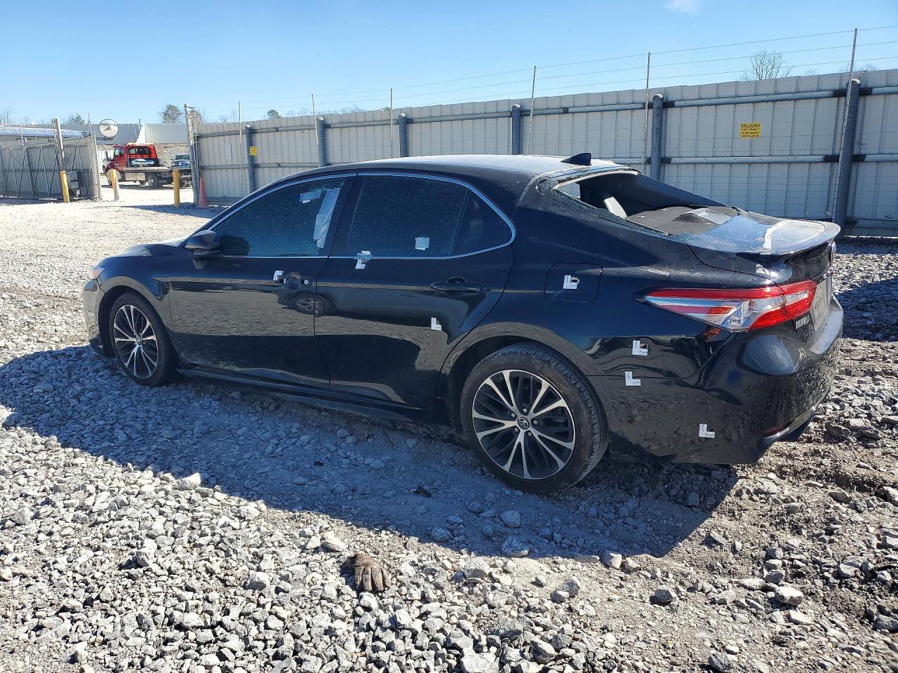 2019 TOYOTA CAMRY L photo 4