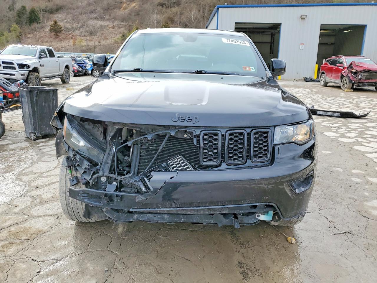2019 JEEP GRAND CHEROKEE LAREDO photo 9