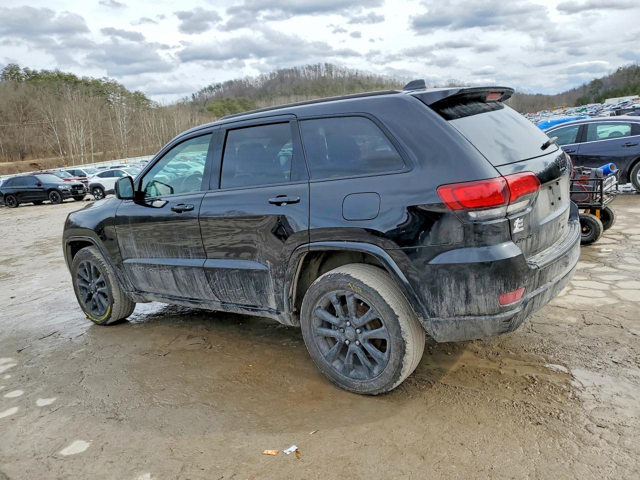 2019 JEEP GRAND CHEROKEE LAREDO photo 3