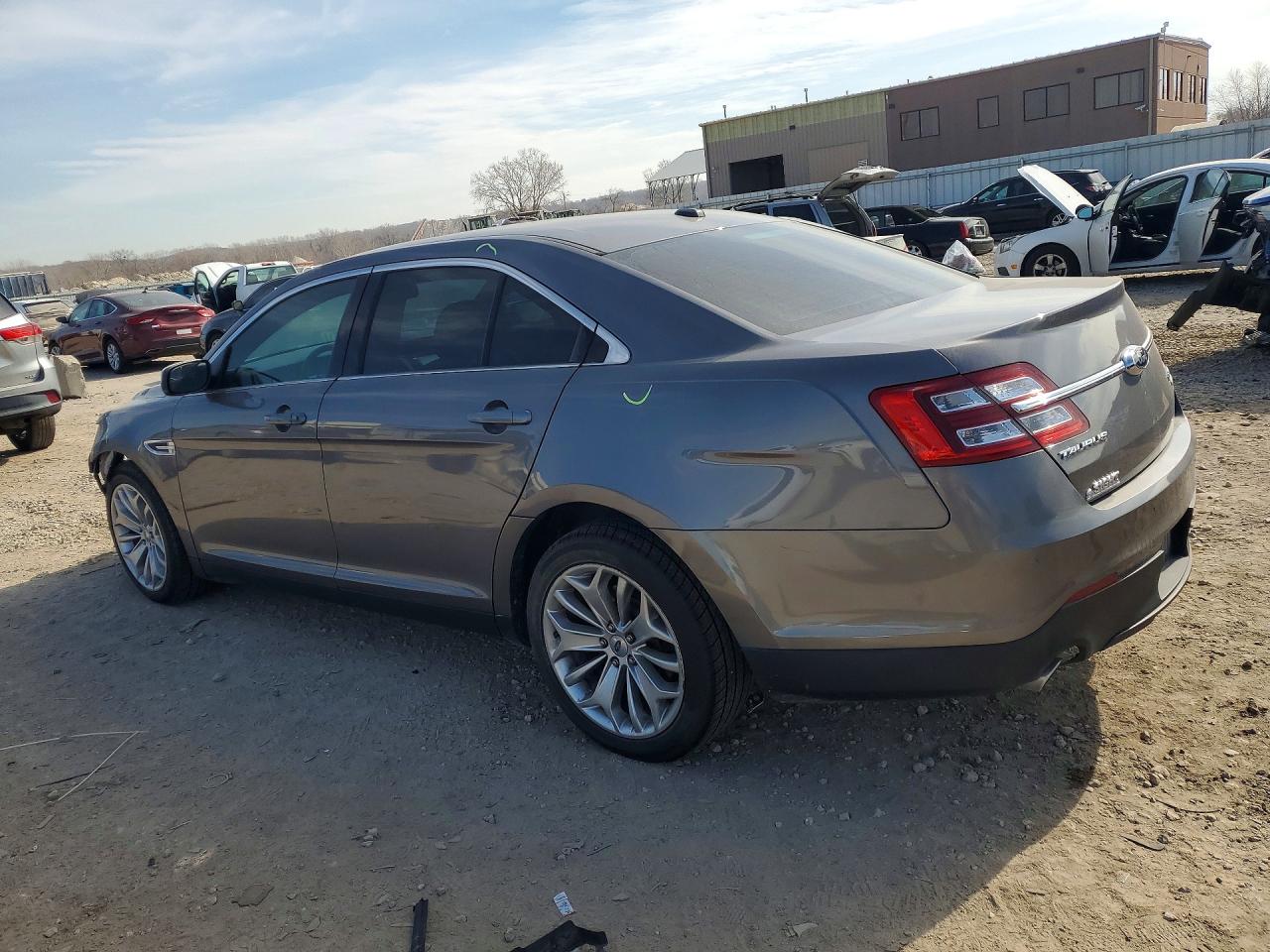 2014 FORD TAURUS photo 2