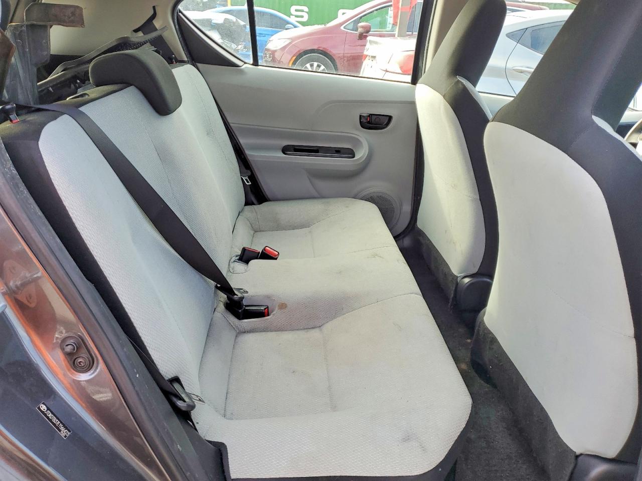 2014 TOYOTA PRIUS C photo 10