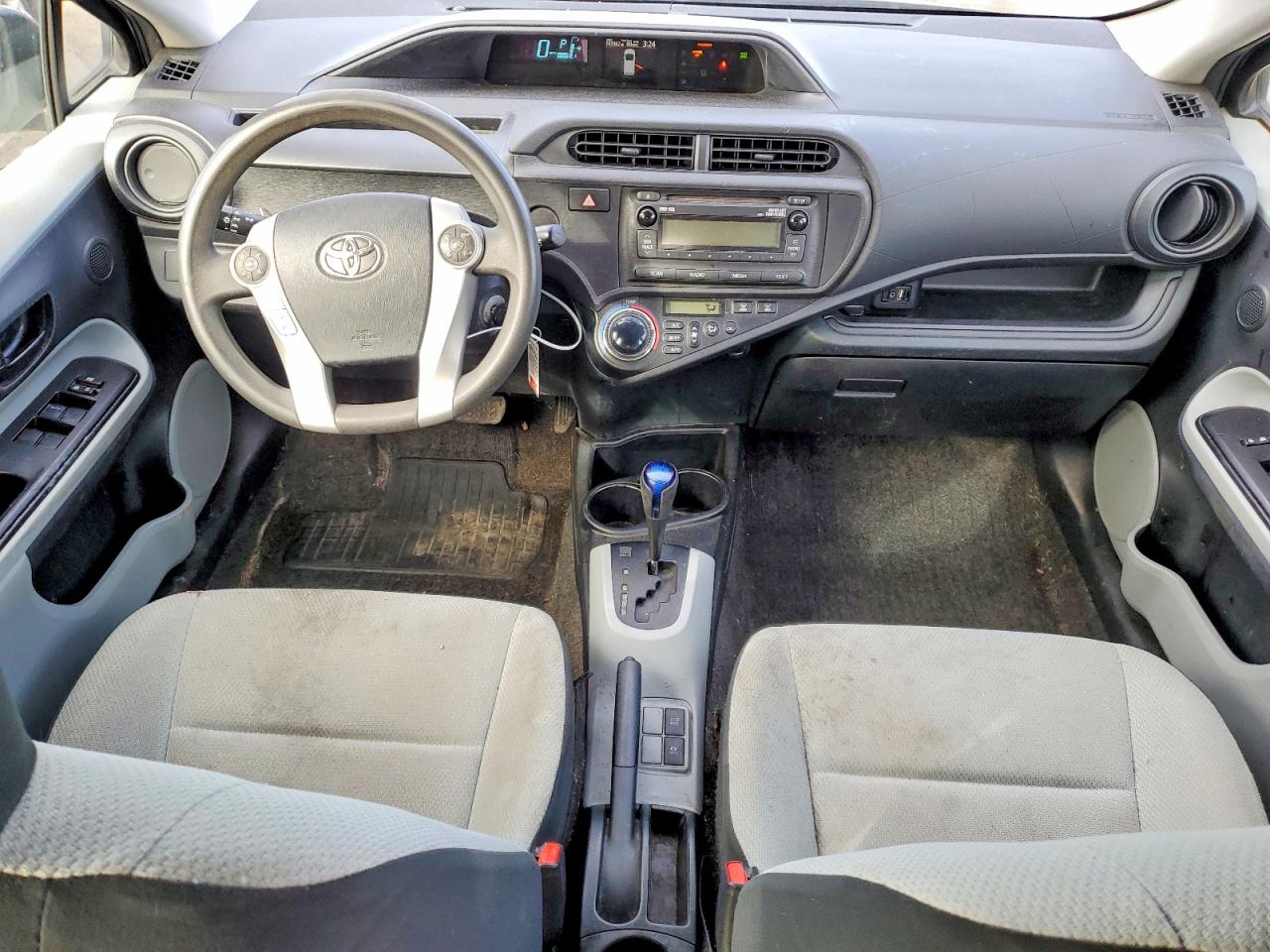 2014 TOYOTA PRIUS C photo 8