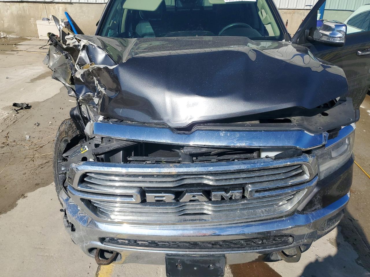 2019 RAM 1500 LARAMIE photo 41