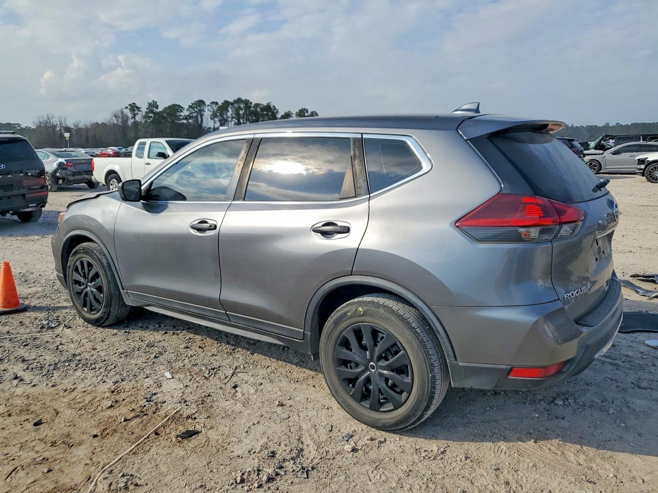 2020 NISSAN ROGUE S photo 4