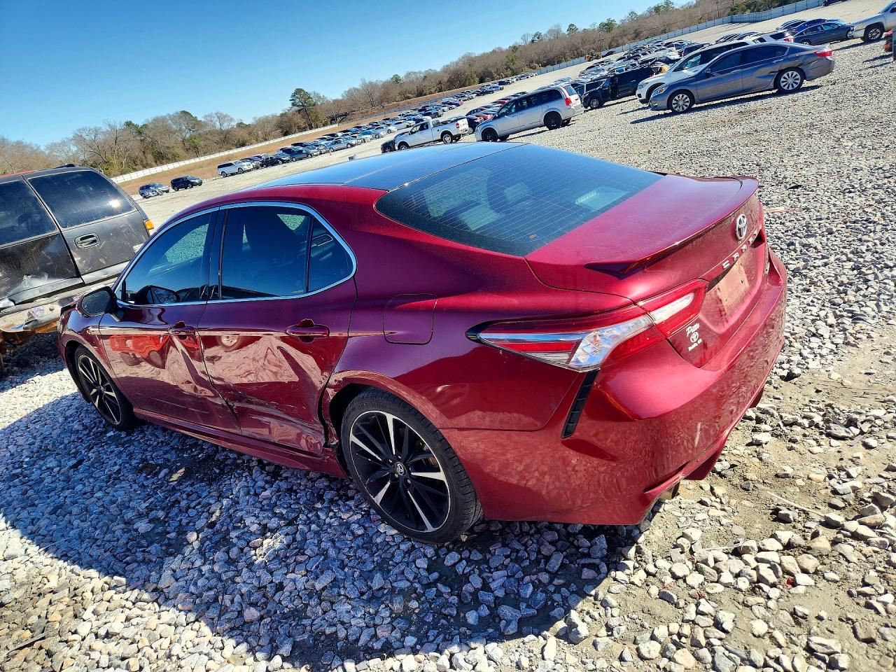 2018 TOYOTA CAMRY XSE photo 2