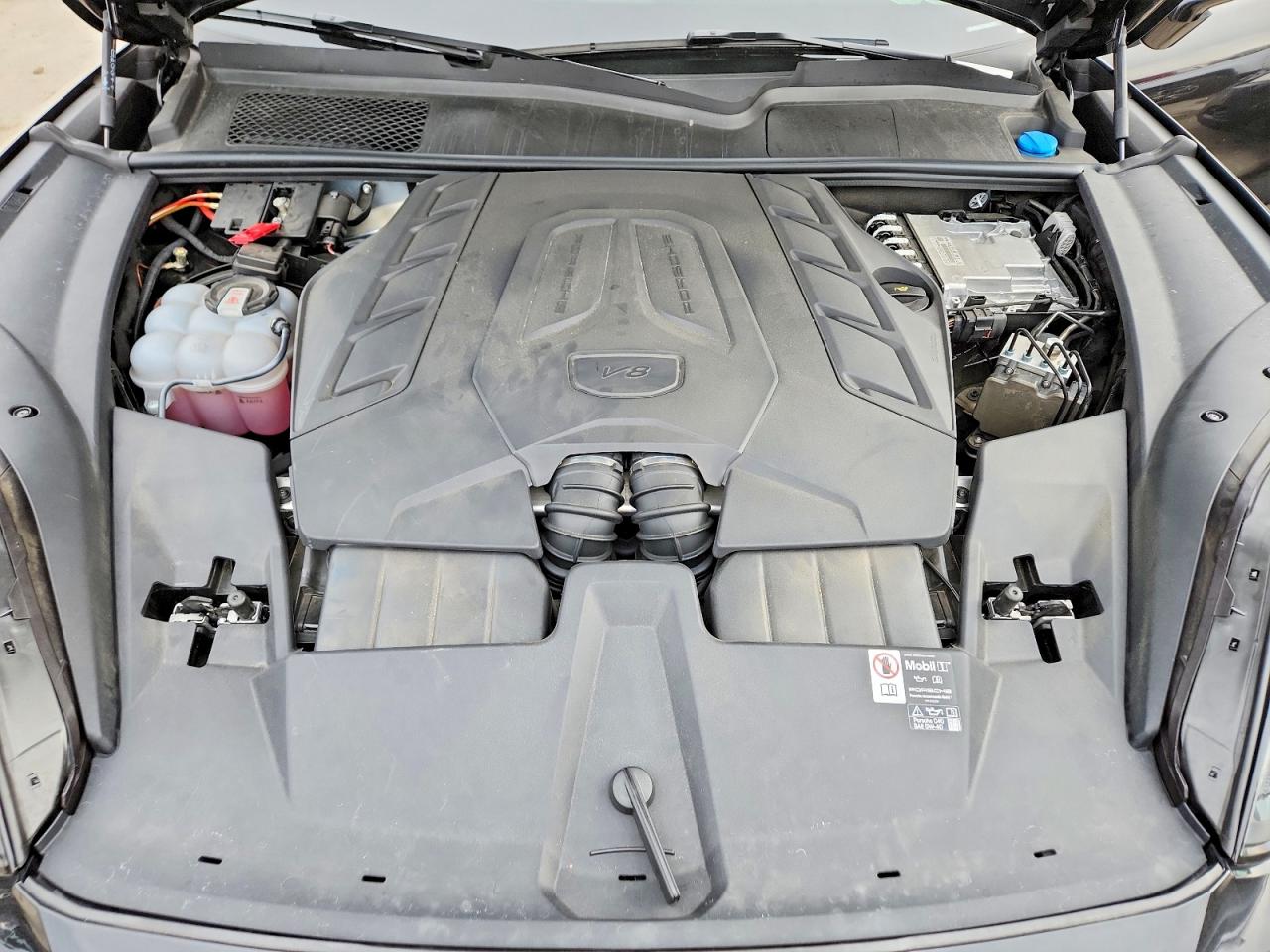 2025 PORSCHE CAYENNE GTS COUPE photo 12