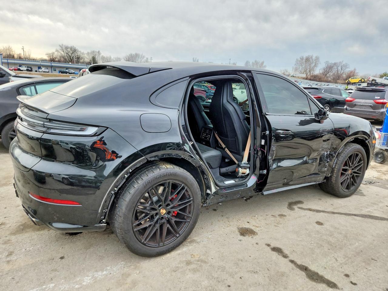 2025 PORSCHE CAYENNE GTS COUPE photo 3