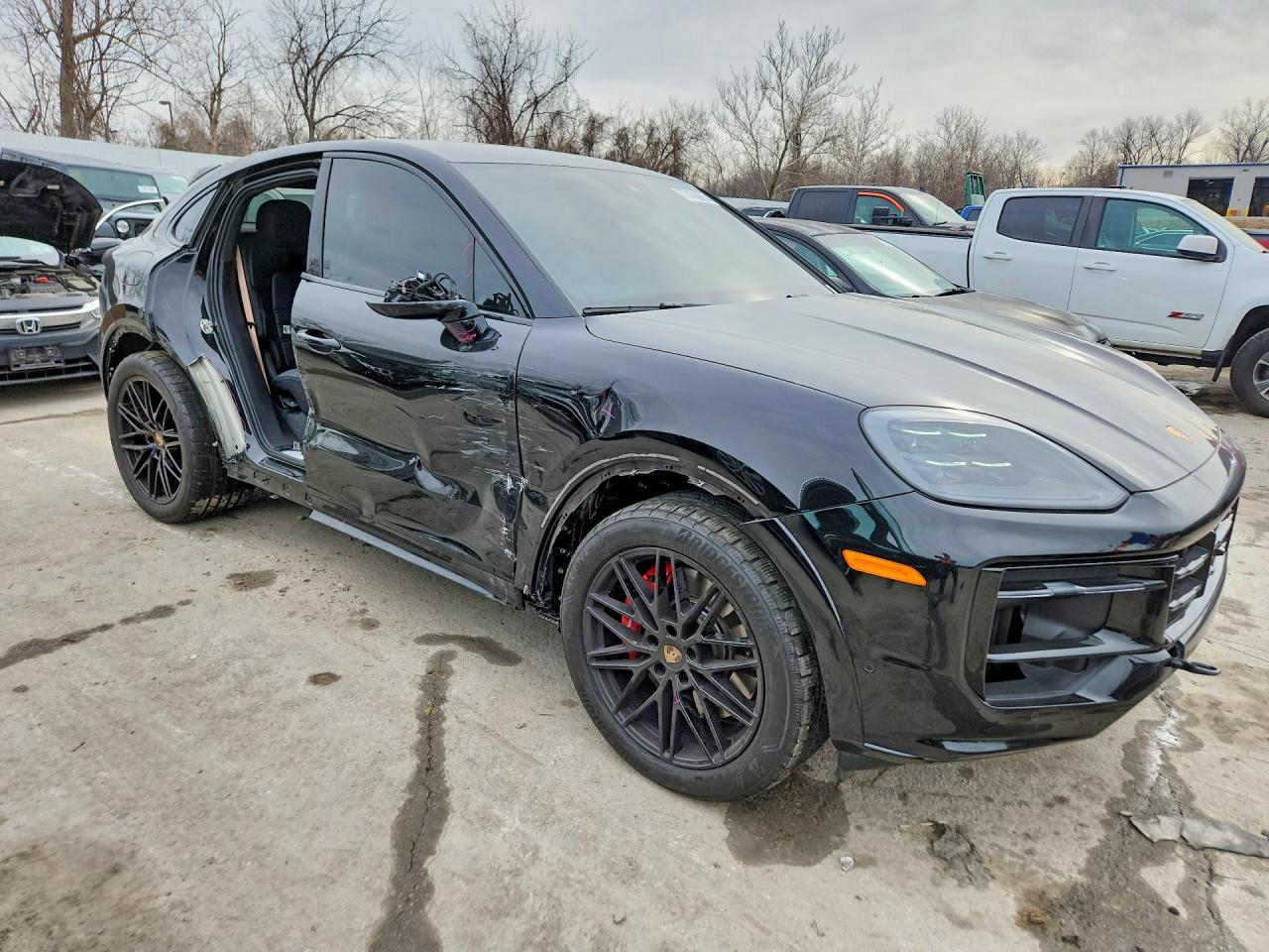 2025 PORSCHE CAYENNE GTS COUPE photo 4