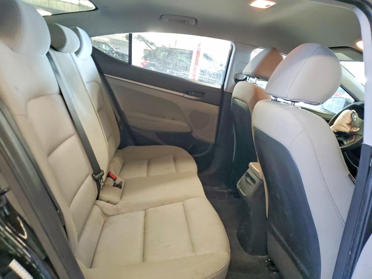 2017 HYUNDAI ELANTRA SE photo 10