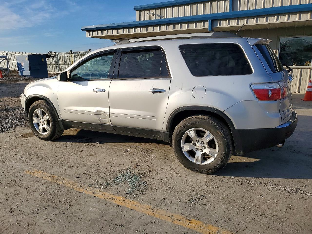 2011 GMC ACADIA SLE photo 3
