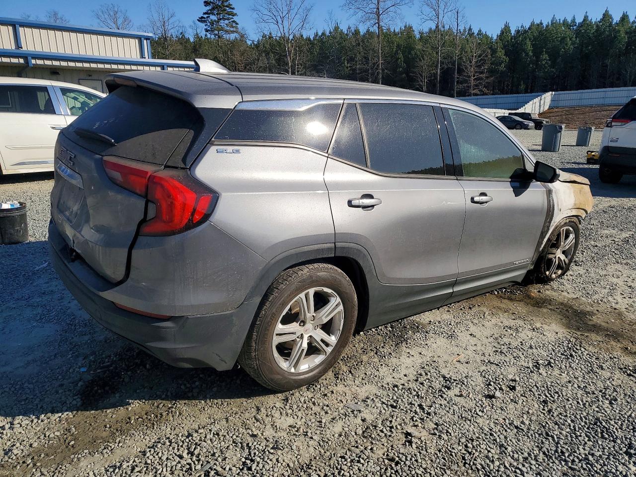 2018 GMC TERRAIN SLE photo 3