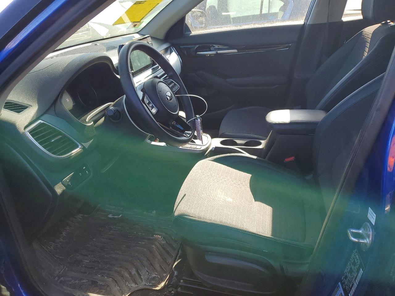 2021 KIA SELTOS S photo 13