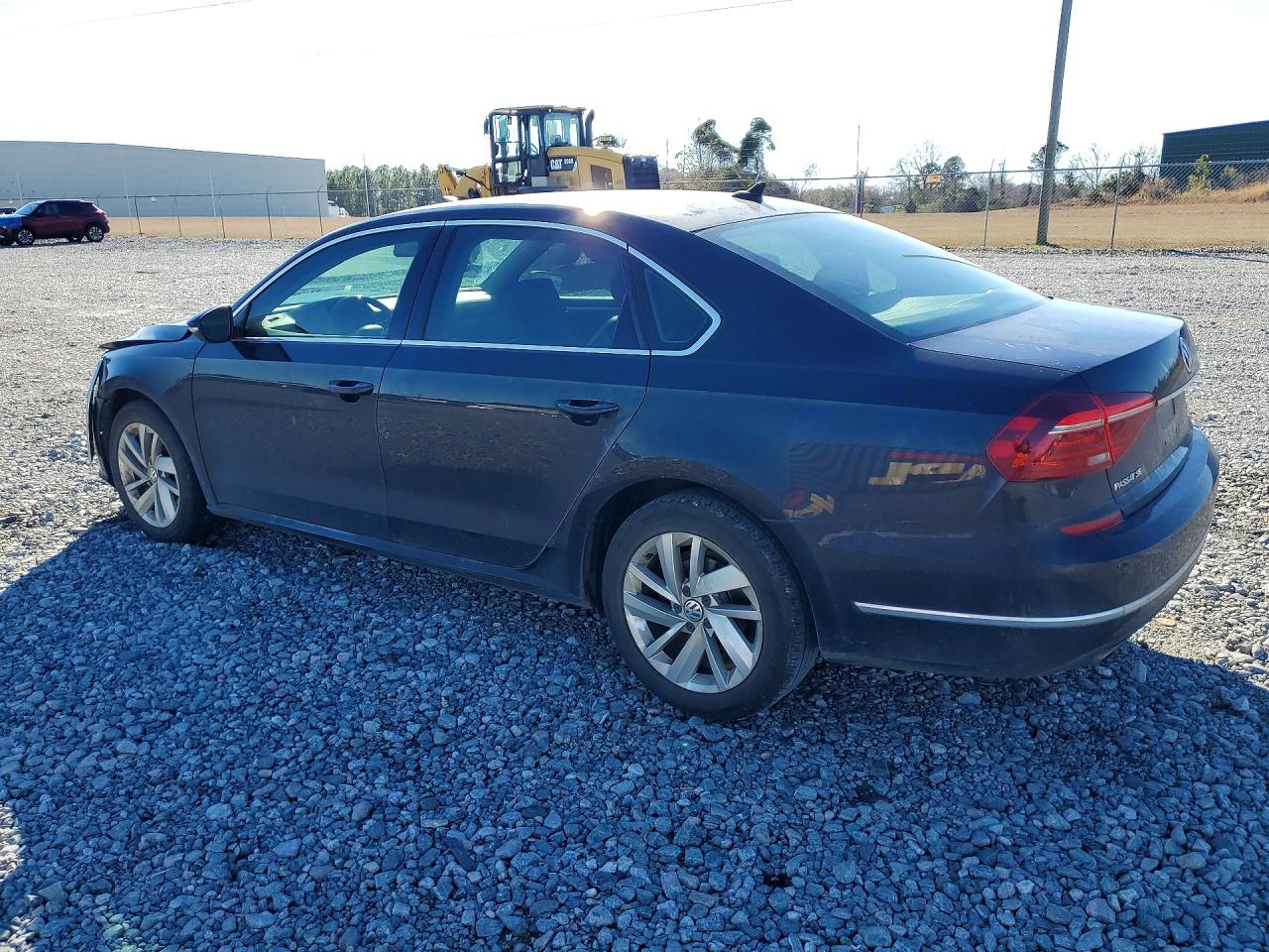 2018 VOLKSWAGEN PASSAT SE photo 2