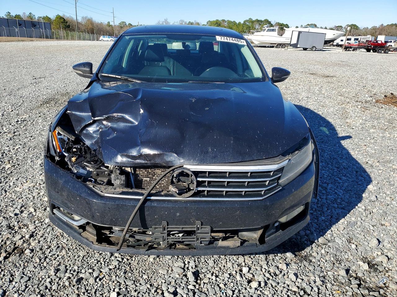 2018 VOLKSWAGEN PASSAT SE photo 5