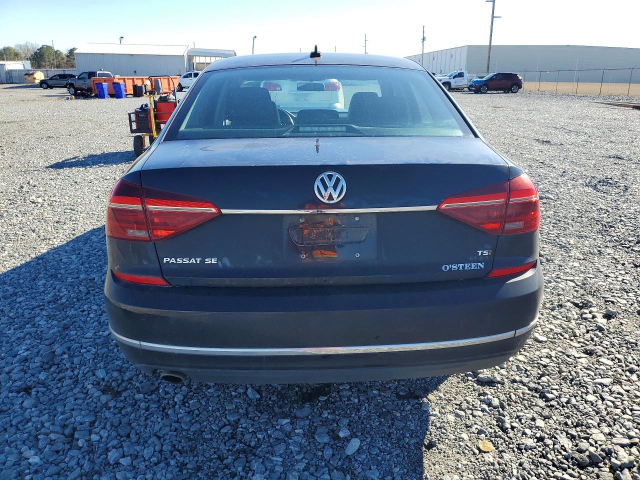 2018 VOLKSWAGEN PASSAT SE photo 6