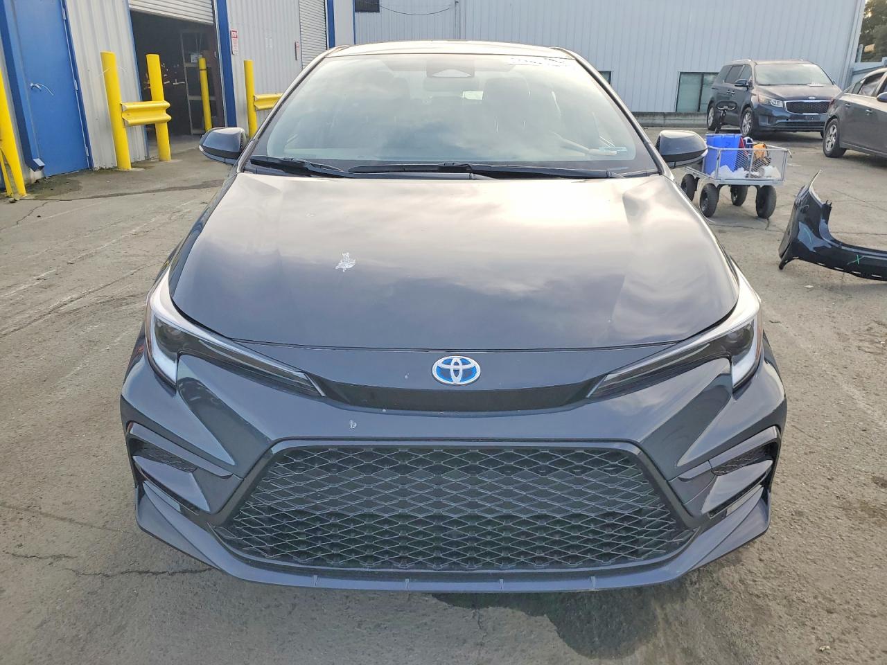 2025 TOYOTA COROLLA LE photo 9