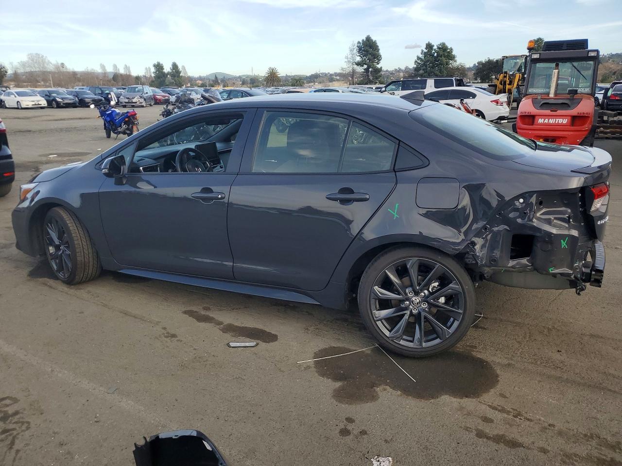 2025 TOYOTA COROLLA LE photo 3