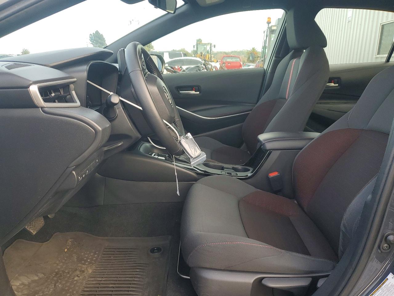 2025 TOYOTA COROLLA LE photo 13