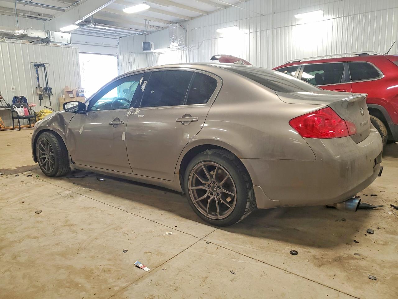 2012 INFINITI G37 photo 2
