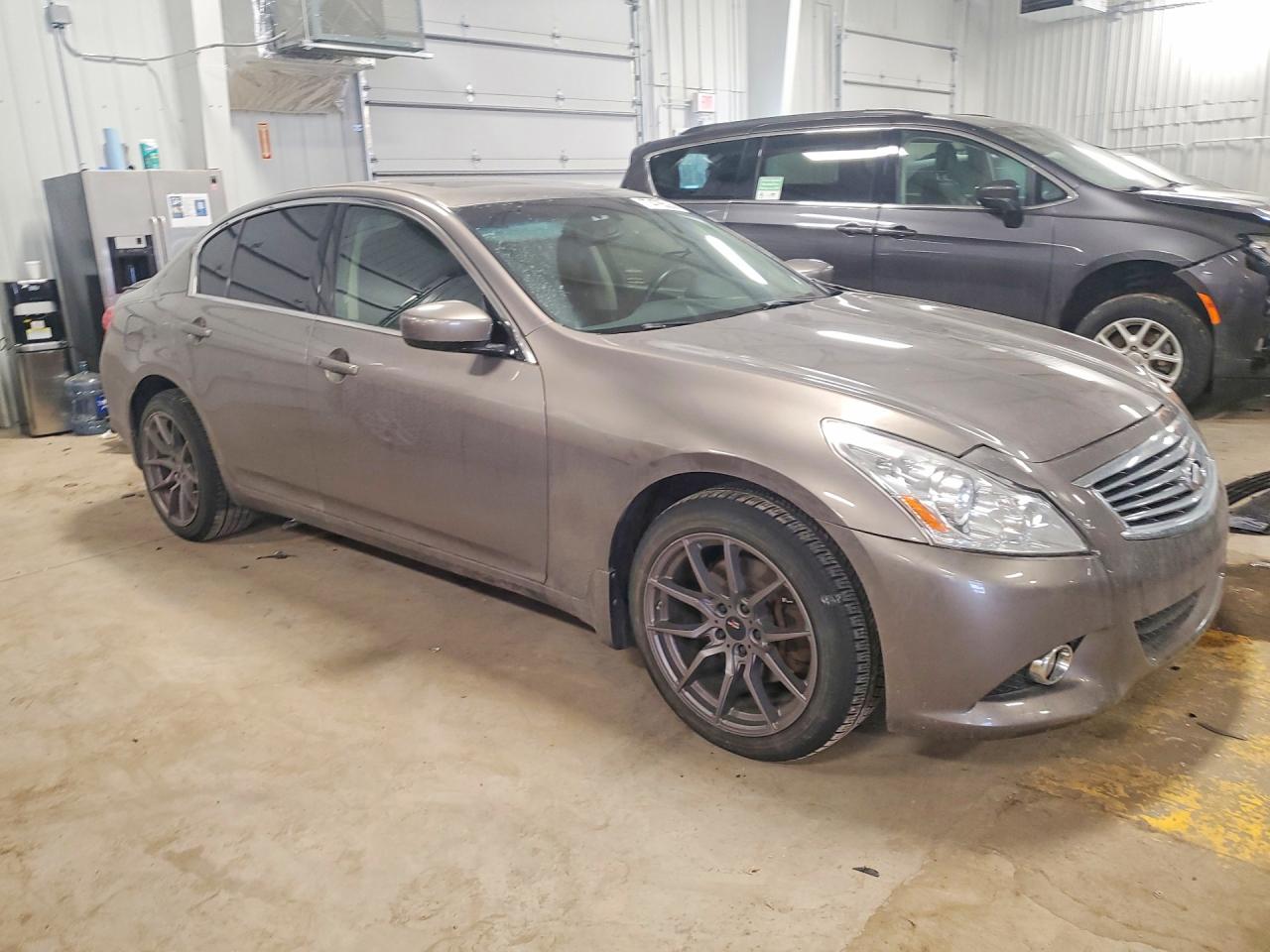 2012 INFINITI G37 photo 4