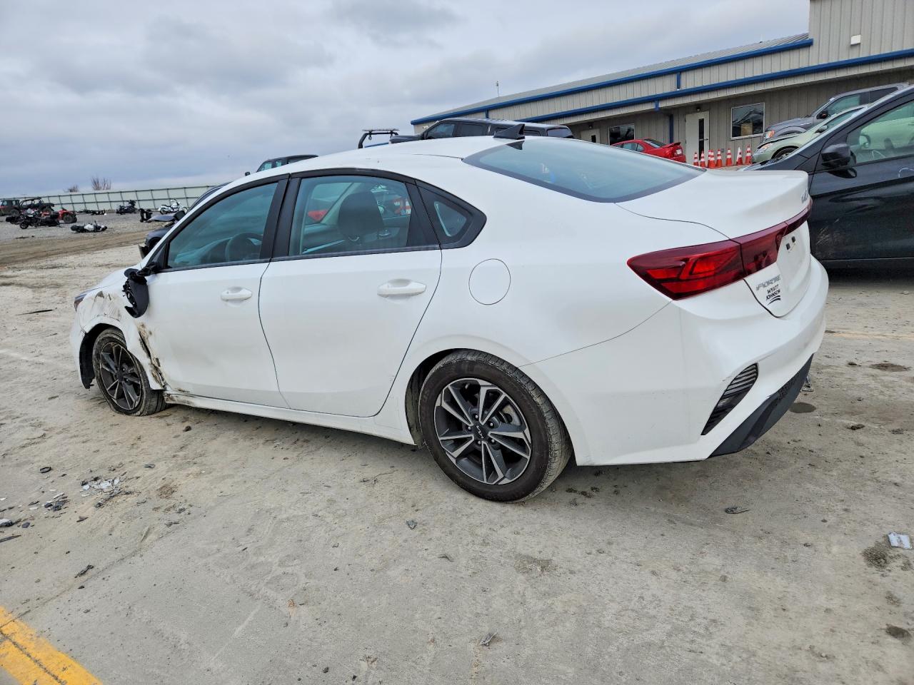 2024 KIA FORTE LX photo 3