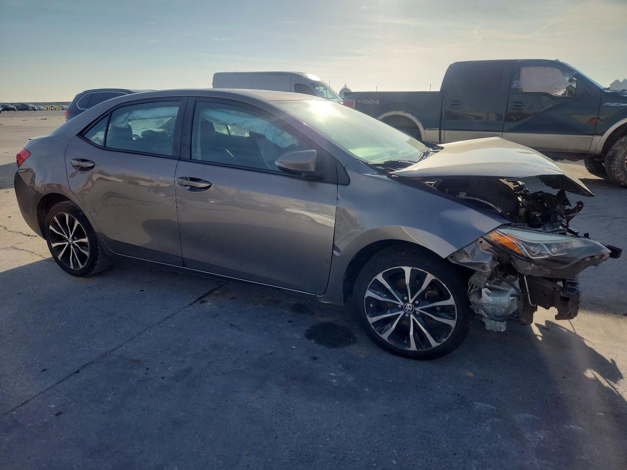 2017 TOYOTA COROLLA photo 4