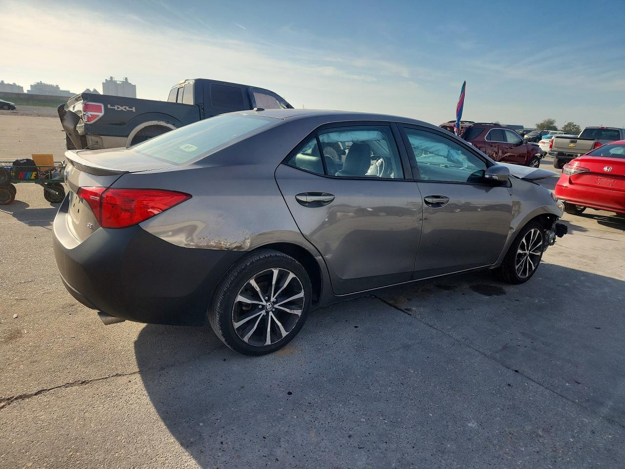 2017 TOYOTA COROLLA photo 3