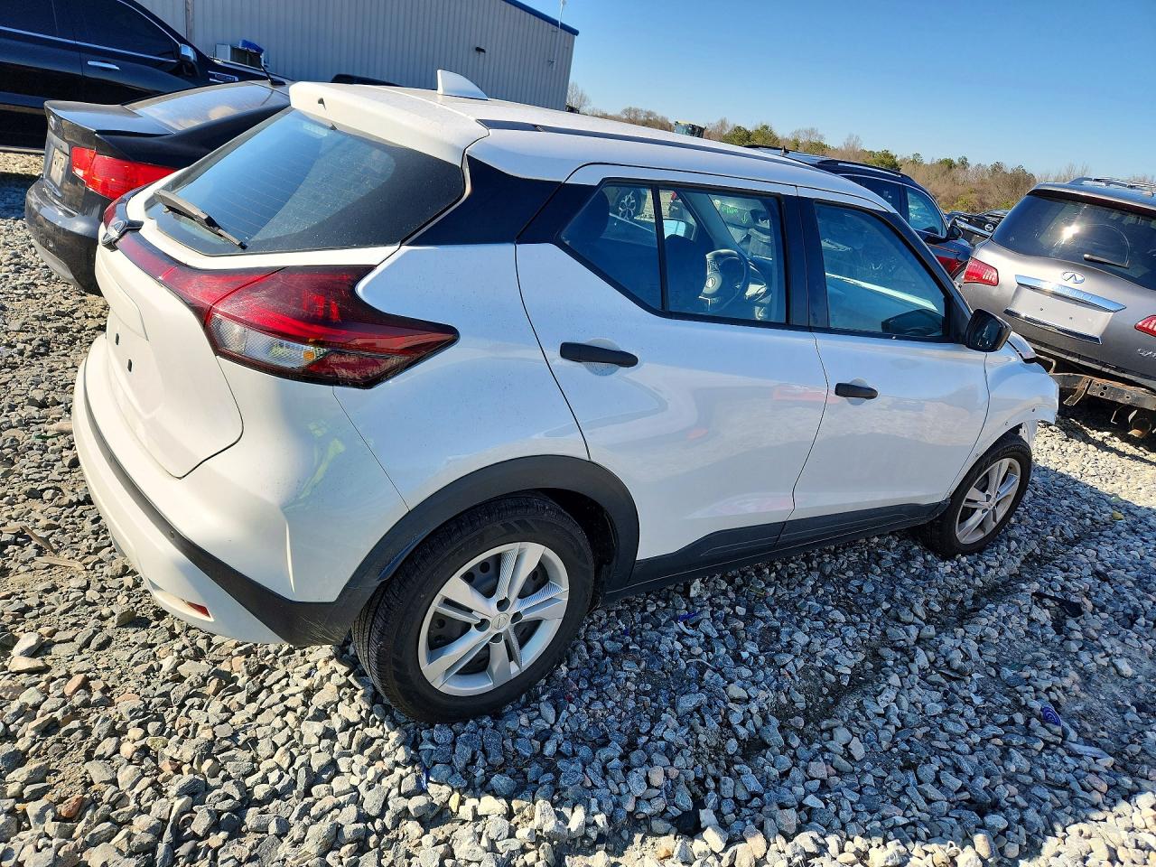 2022 NISSAN KICKS S photo 3