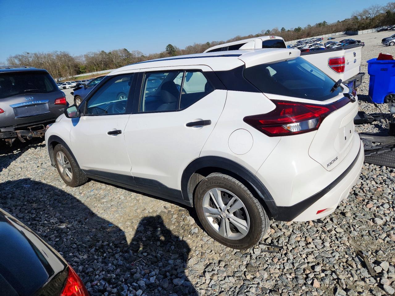 2022 NISSAN KICKS S photo 2